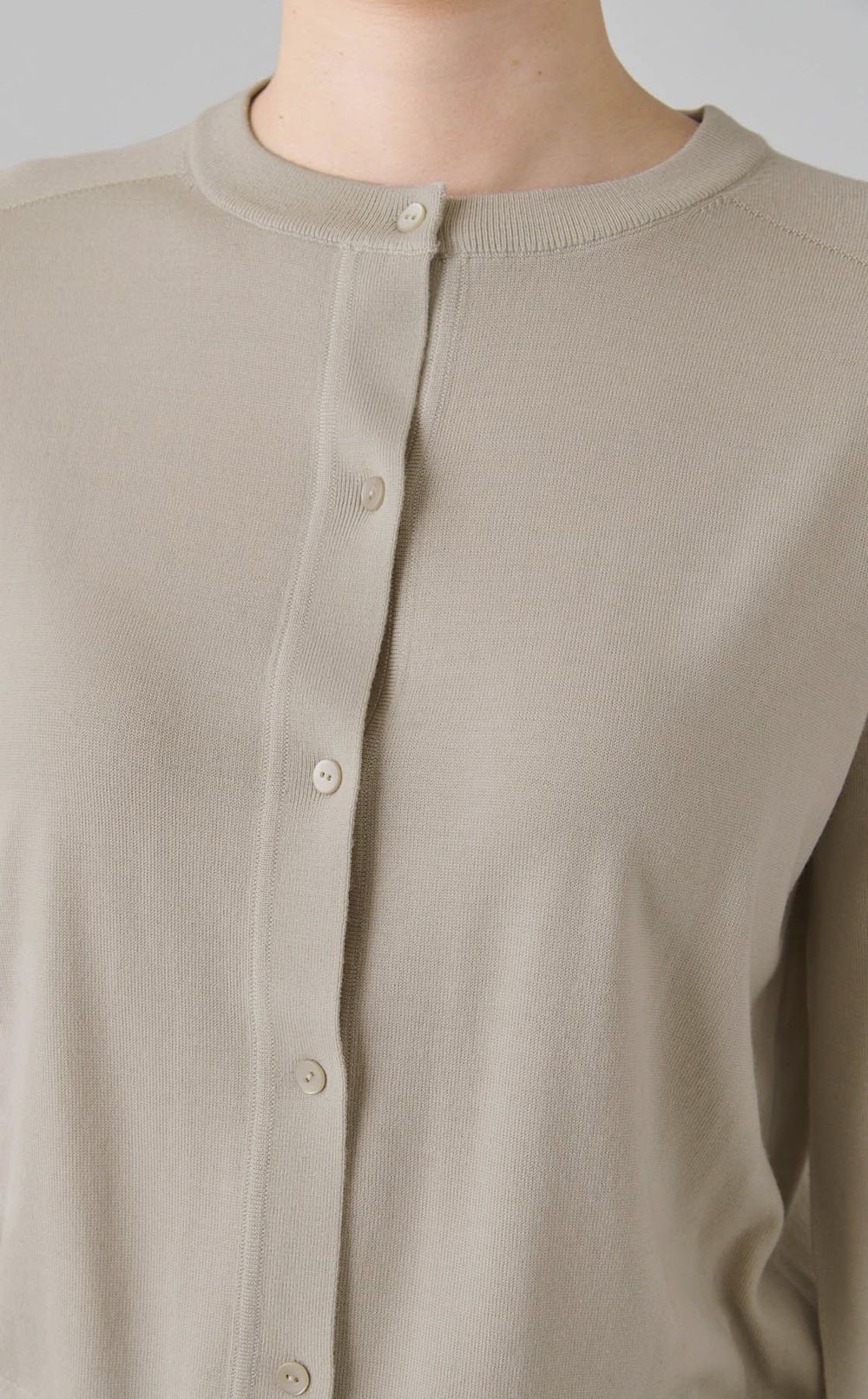 ウールクルーネックカーディガン