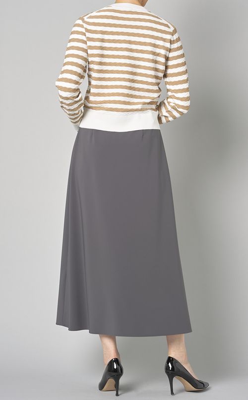 セミフレアミディスカート