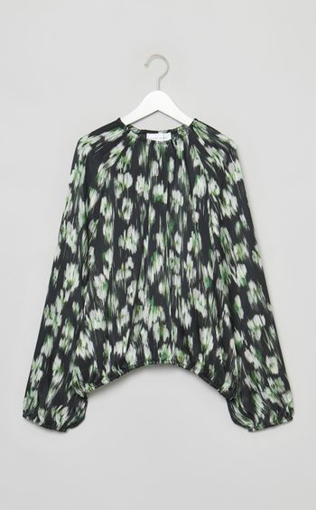 プリントクルーネックブラウス