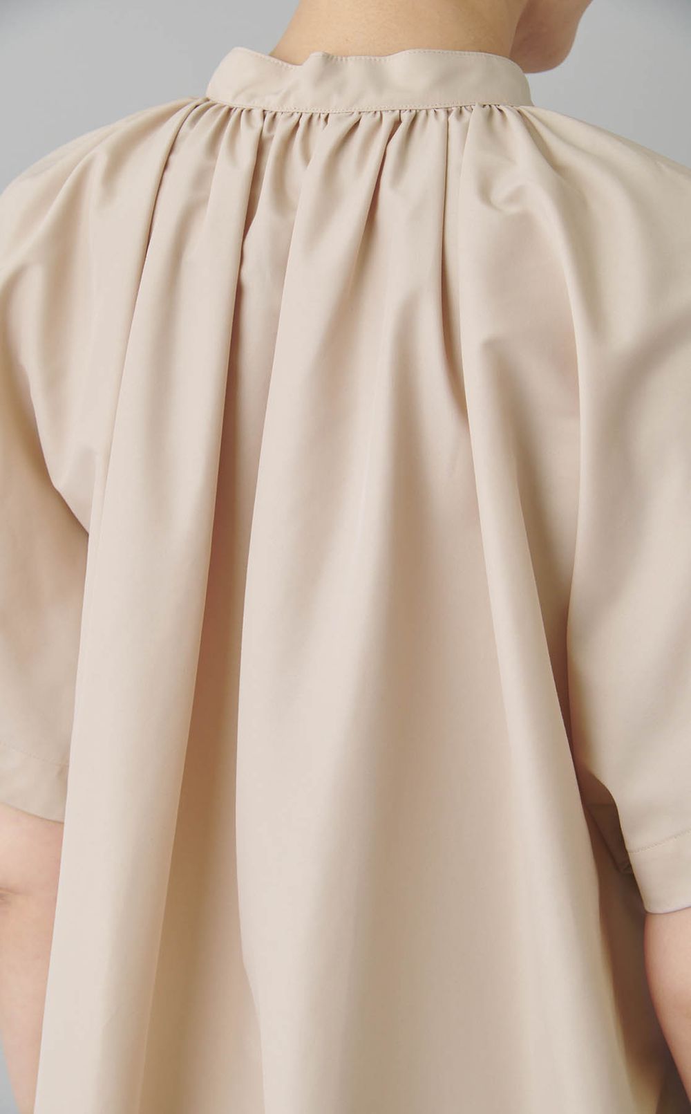 タックハーフスリーブワンピース