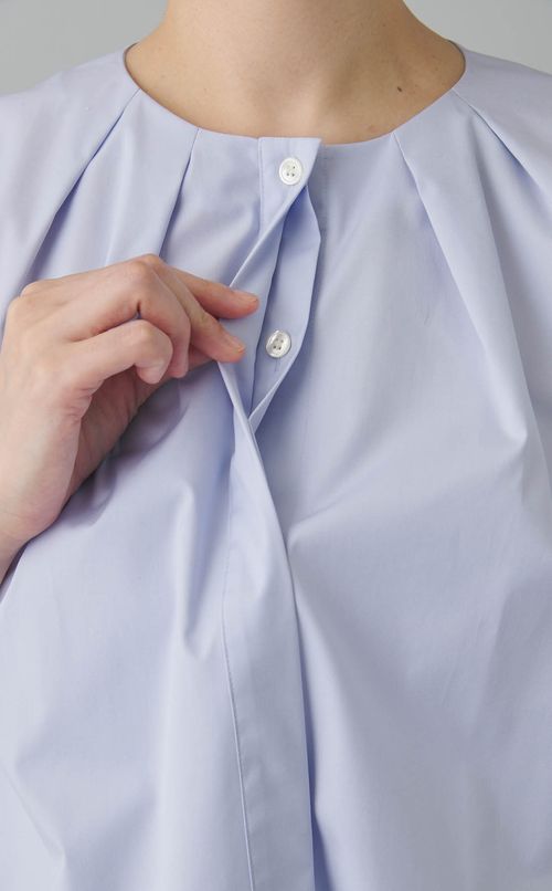 タックハーフスリーブブラウス