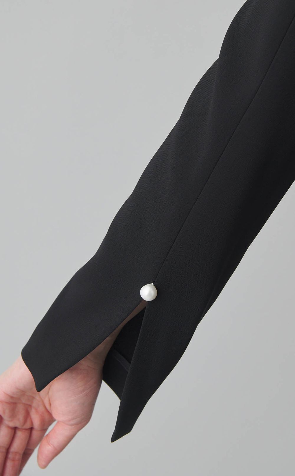 ハイネックIラインドレス