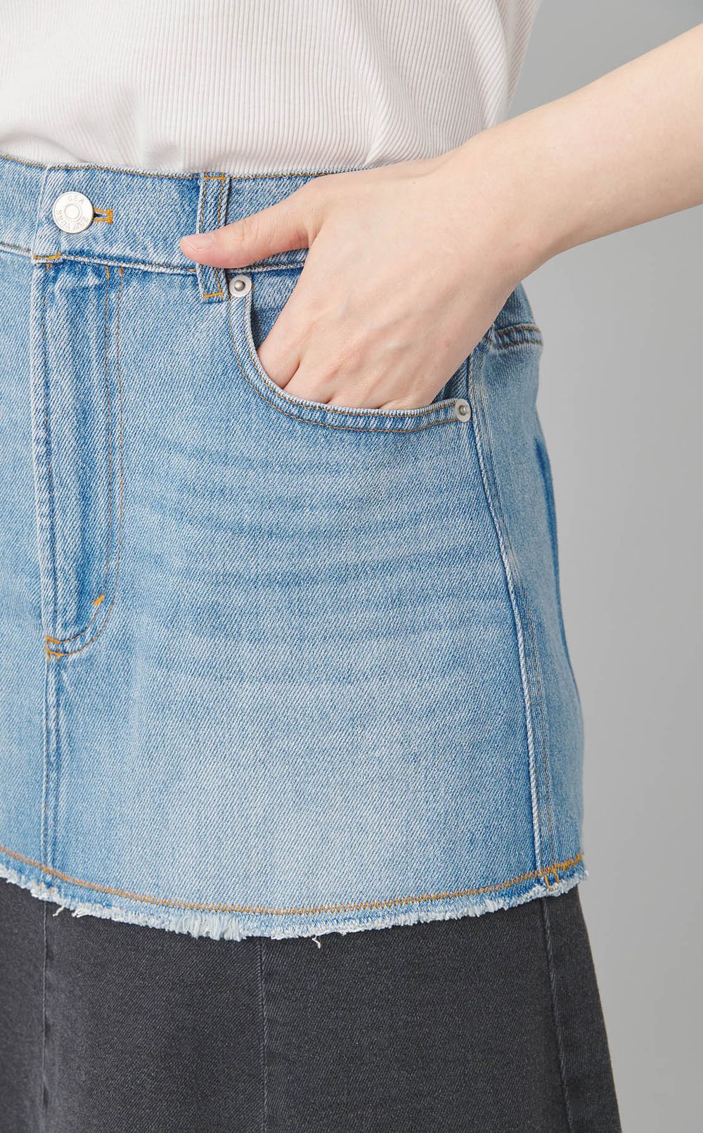 ウォッシュドバイカラーデニムスカート