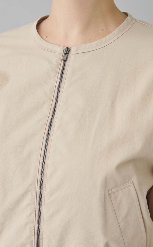 ノーカラーブルゾン