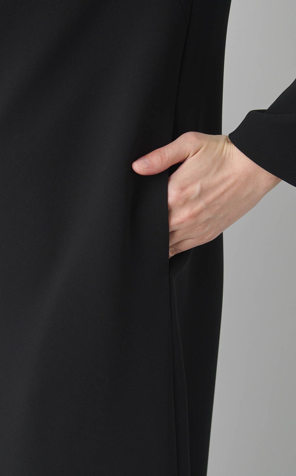 ハイネックIラインドレス