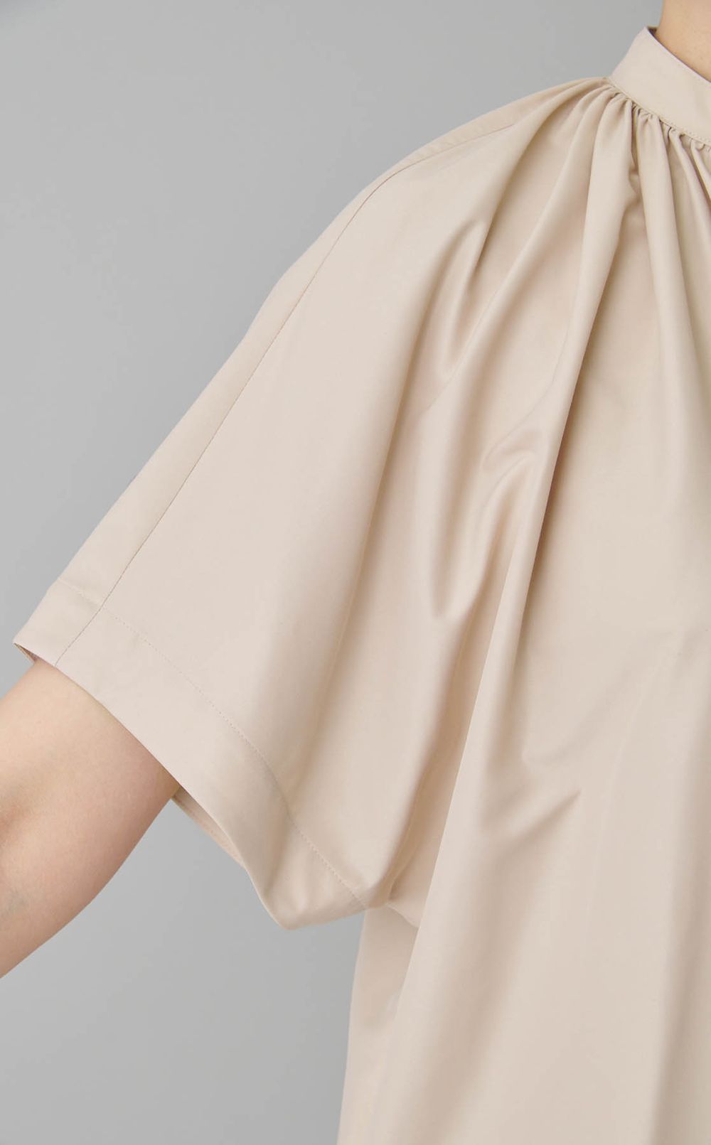 タックハーフスリーブワンピース