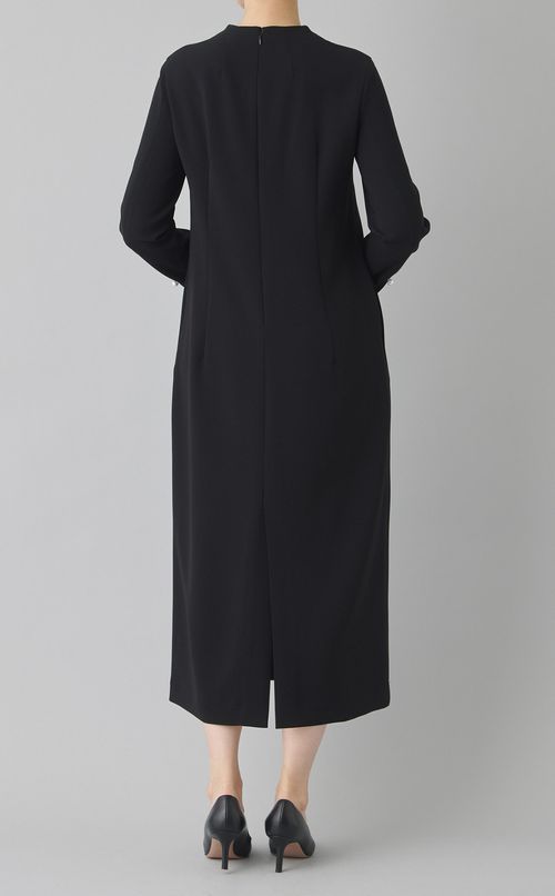 ハイネックIラインドレス