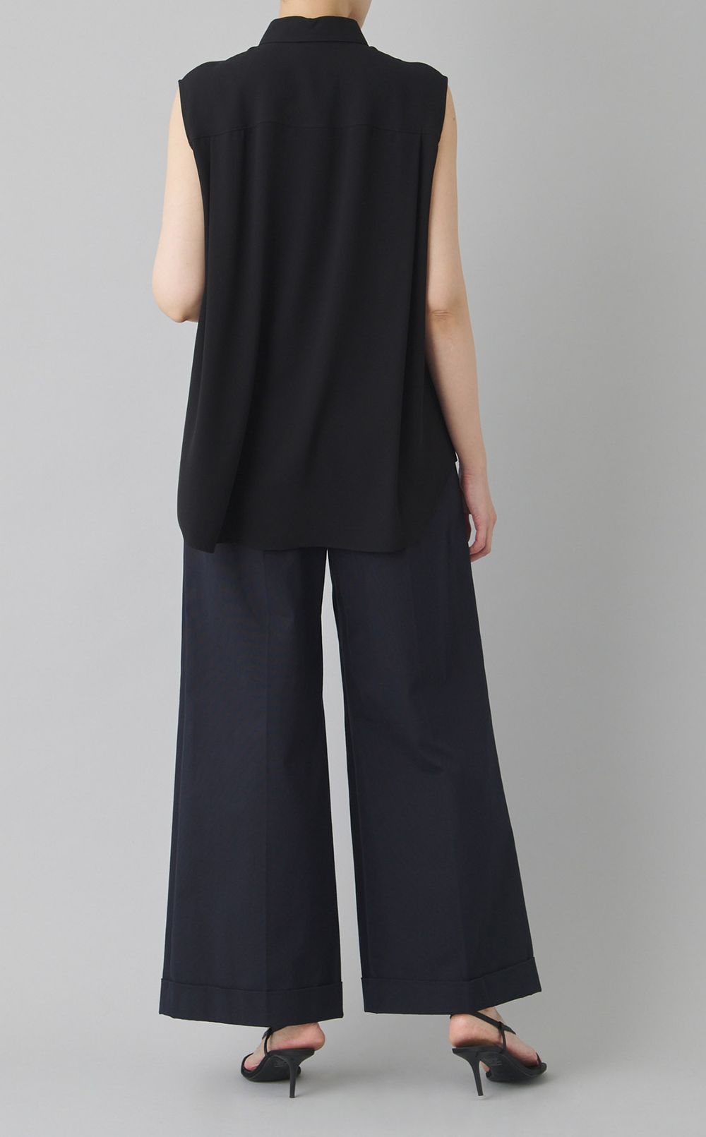 パウダークレープノースリーブシャツ