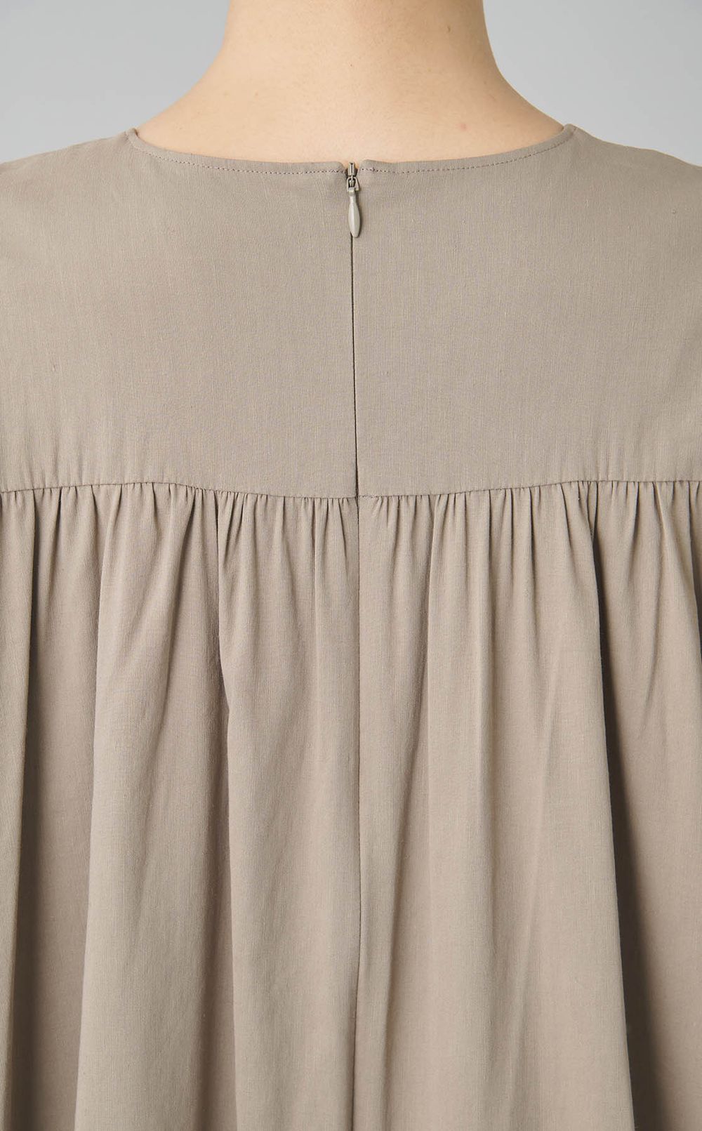 タックハーフスリーブワンピース