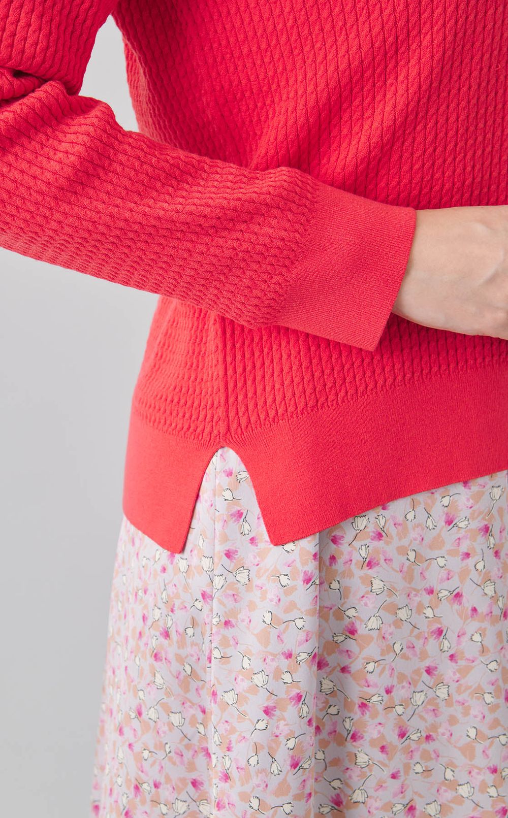 ケーブルプルオーバーニット