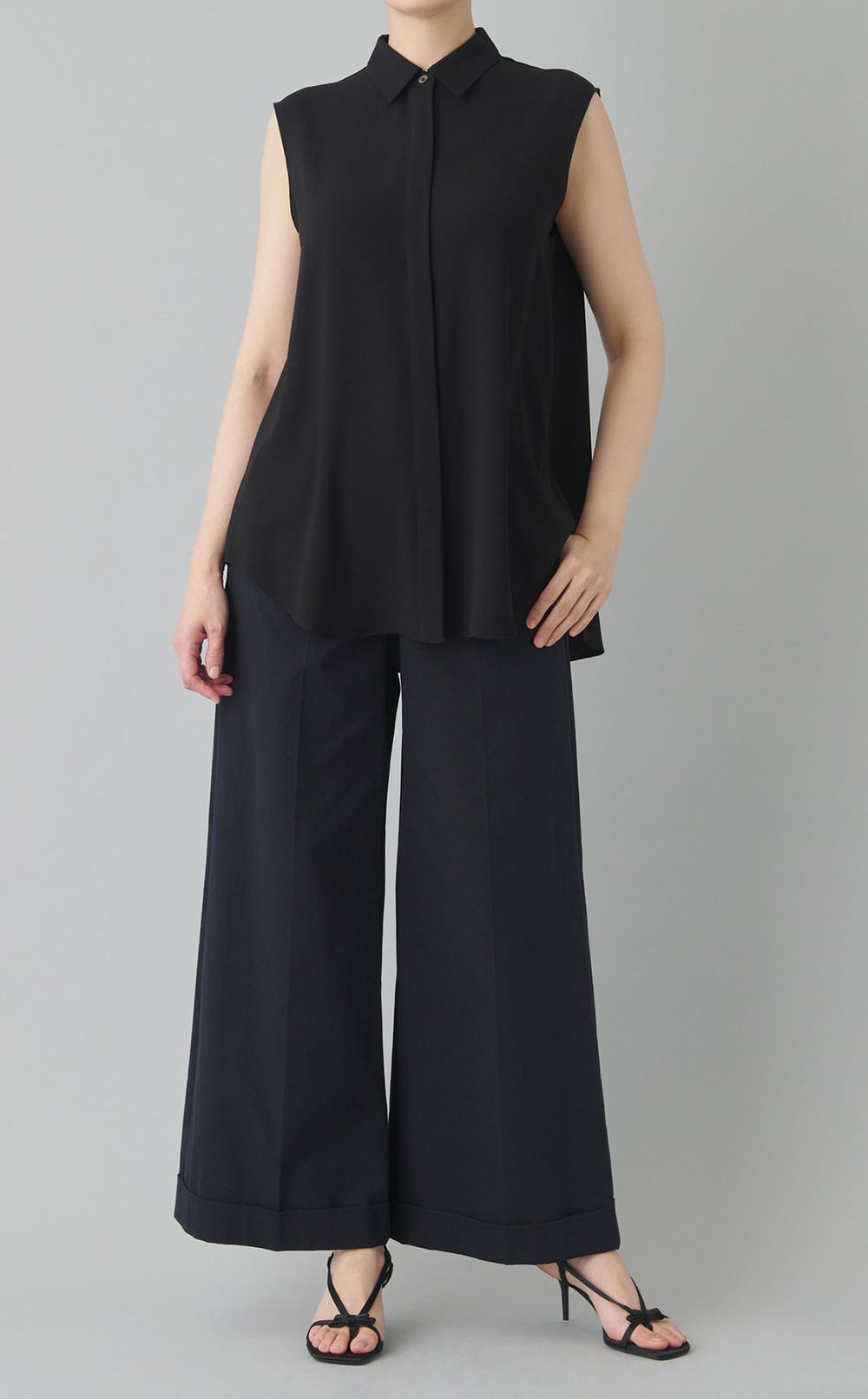 パウダークレープノースリーブシャツ