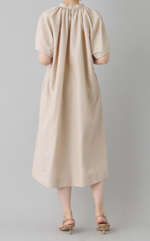 タックハーフスリーブワンピース