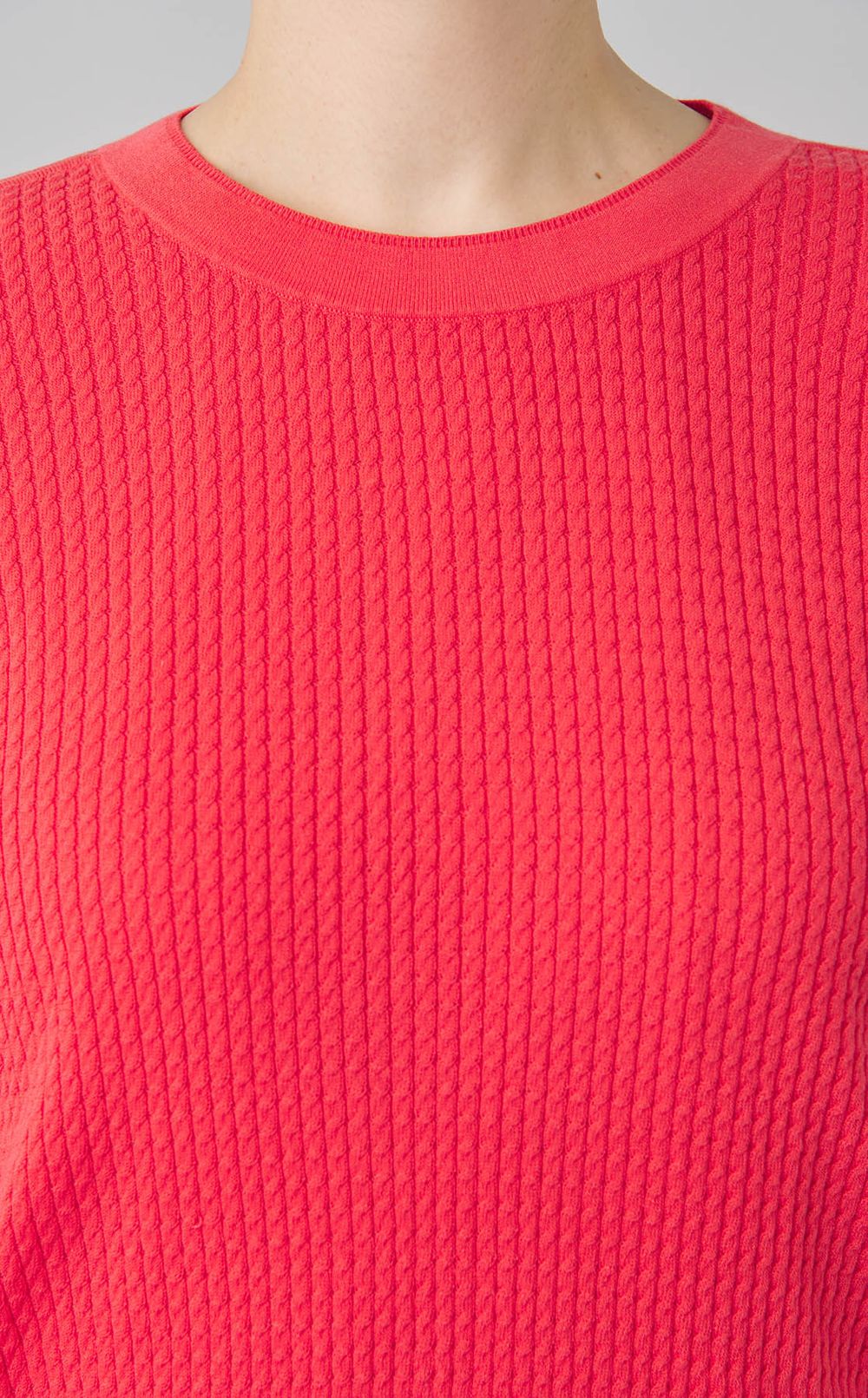 ケーブルプルオーバーニット