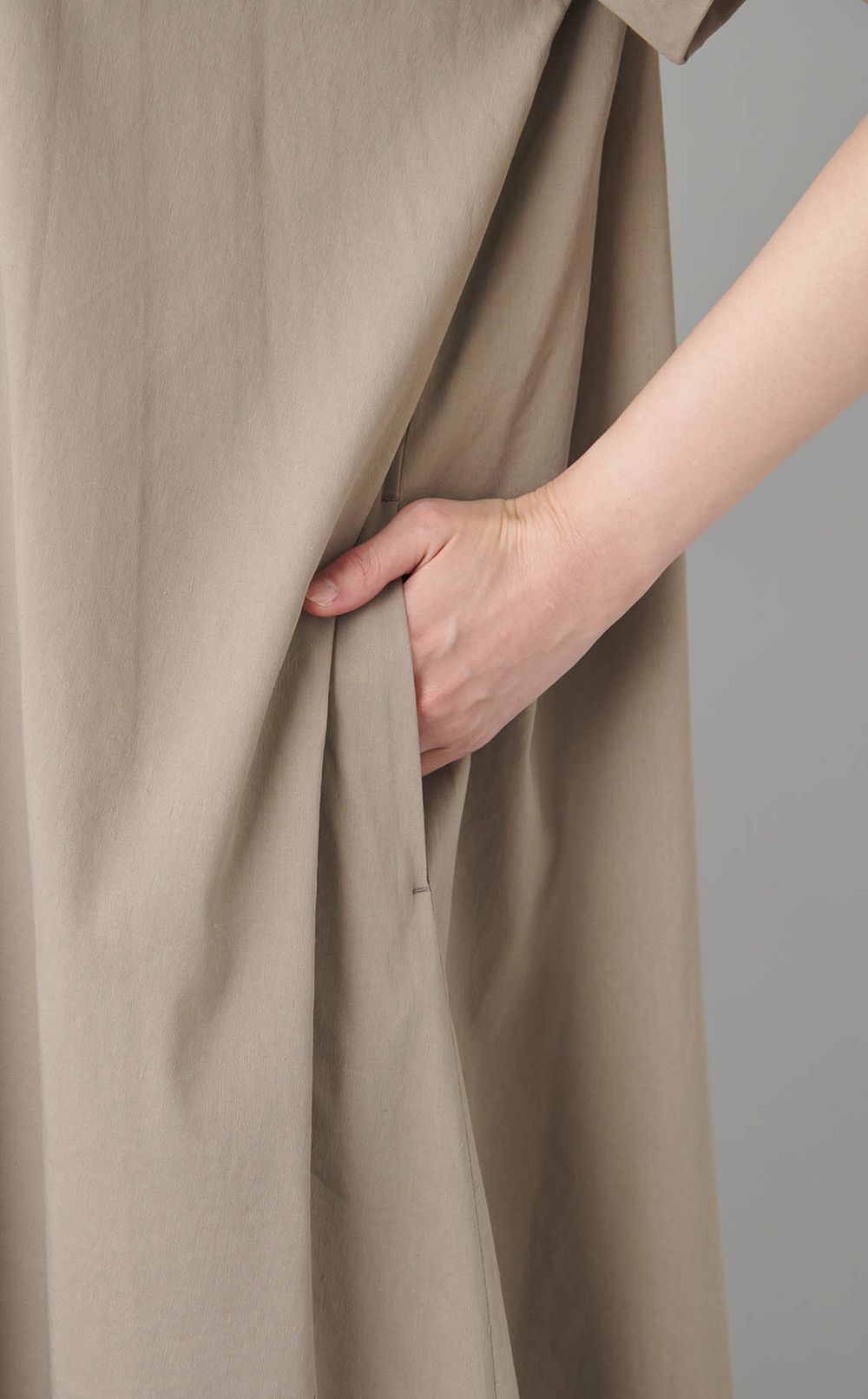 タックハーフスリーブワンピース