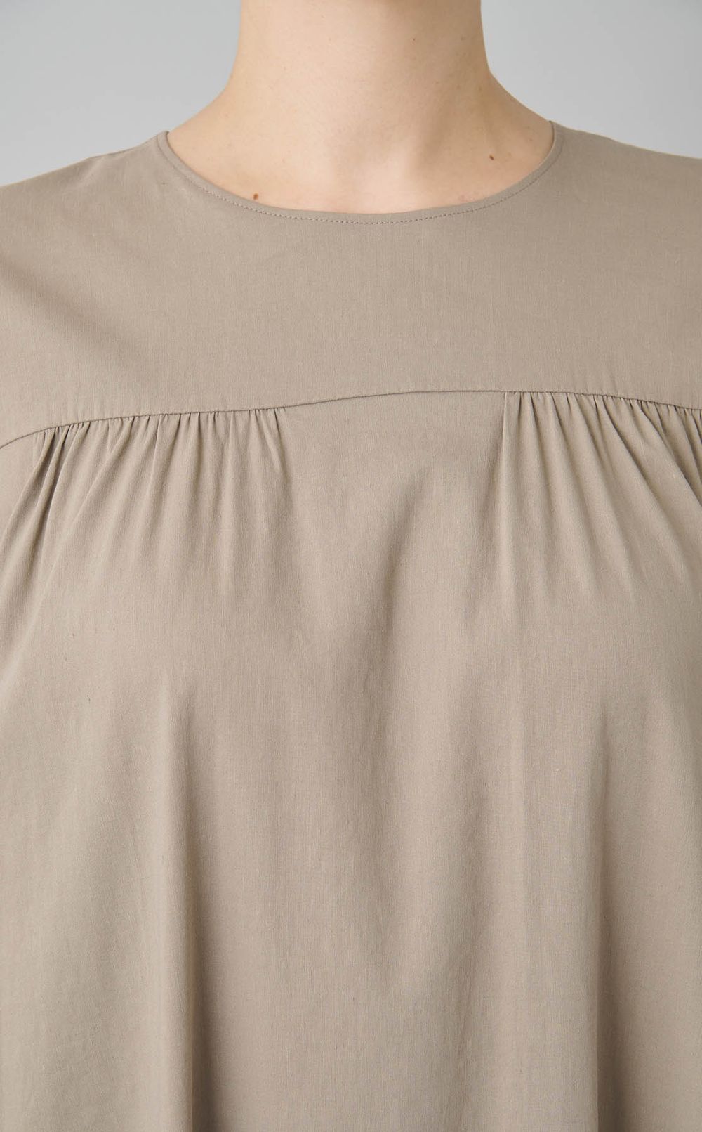 タックハーフスリーブワンピース