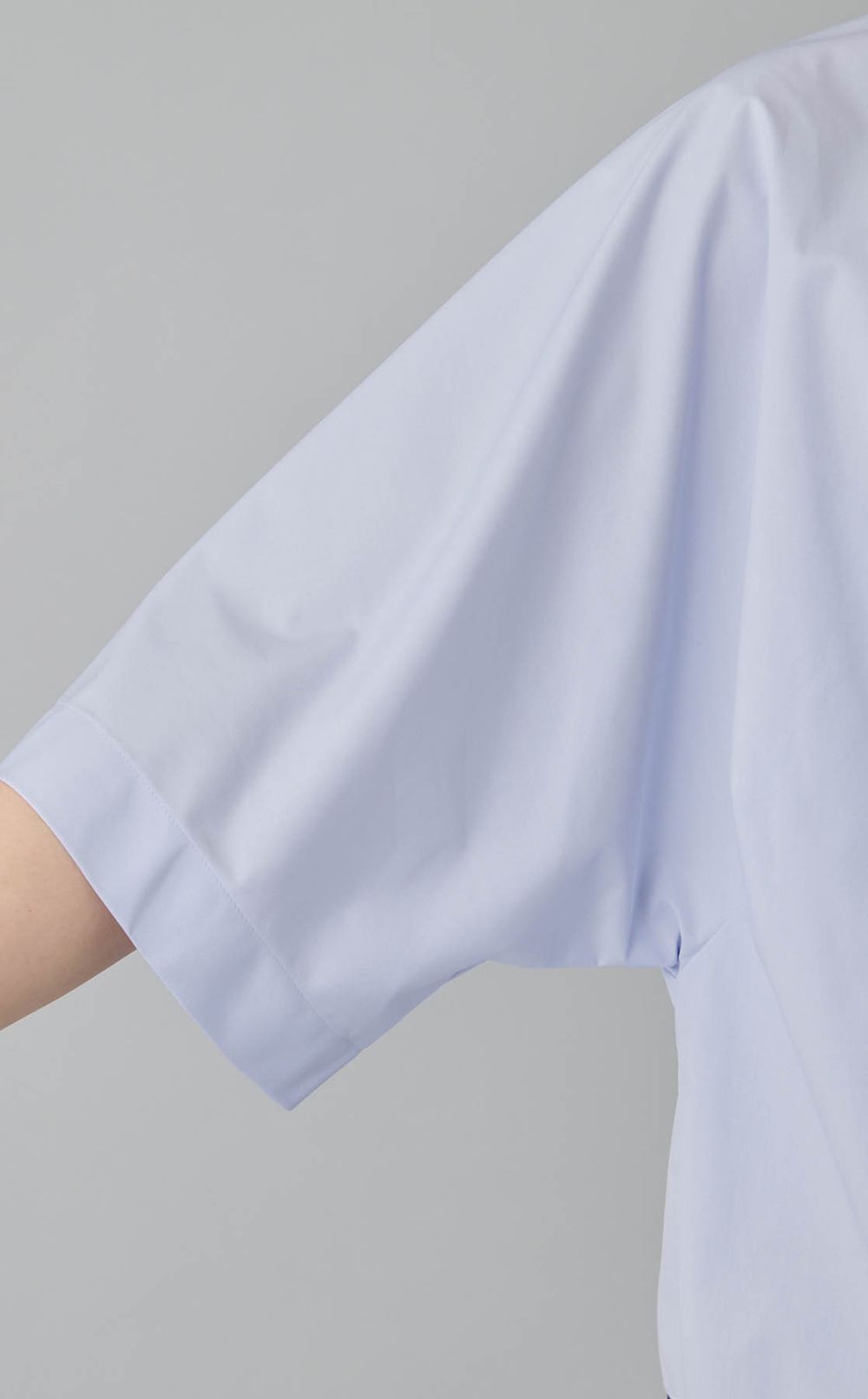 タックハーフスリーブブラウス