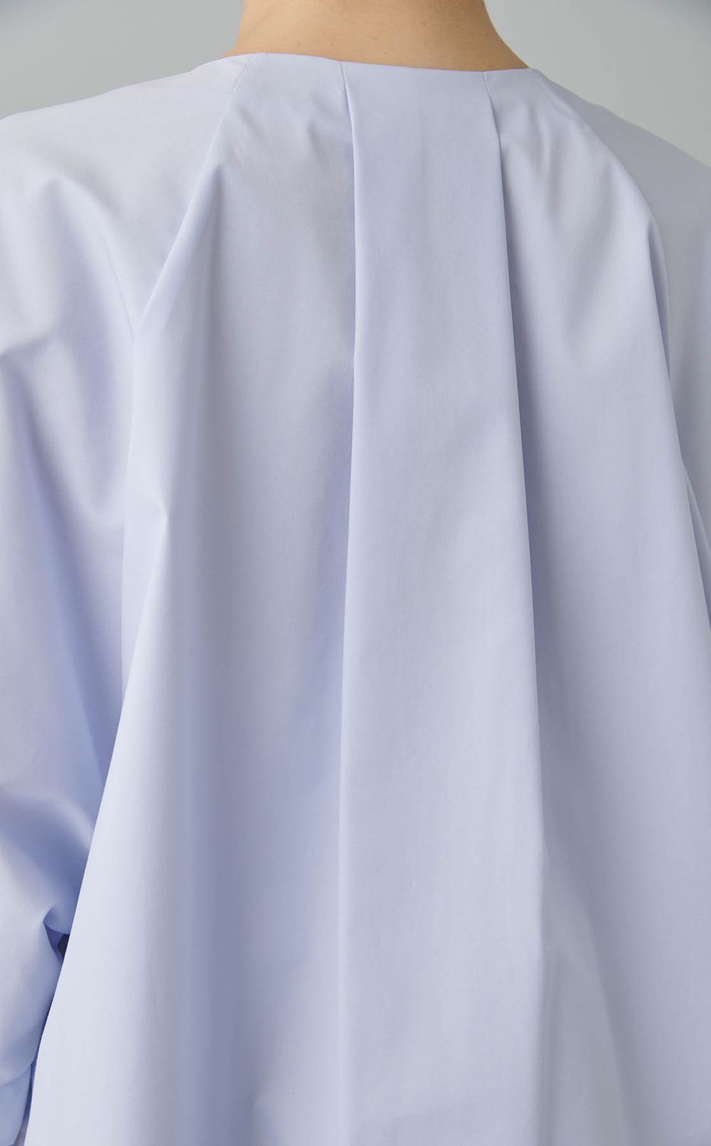 タックハーフスリーブブラウス