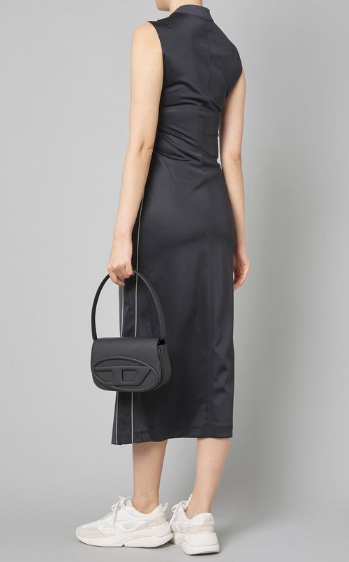 チェーンストラップロゴレザーバッグ