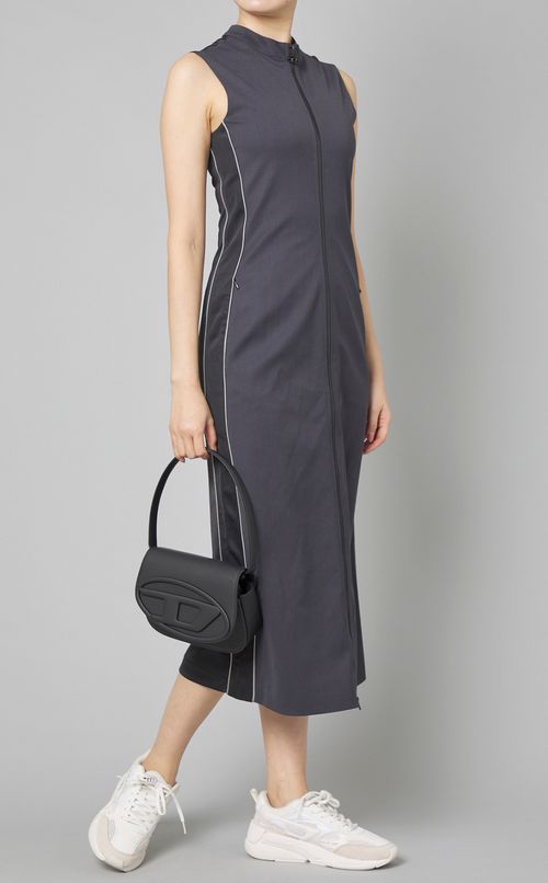 フロントジップノースリーブワンピース