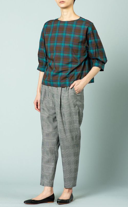 チェックブラウス