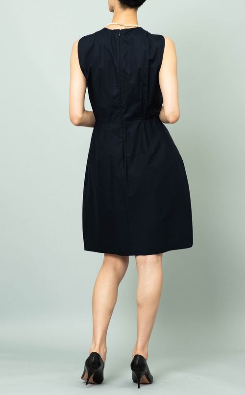 タックノースリーブワンピース