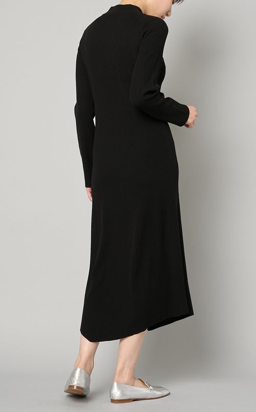 ヘムラインニットワンピース