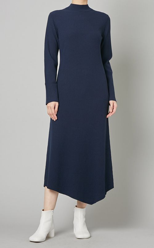 ヘムラインニットワンピース