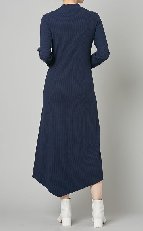 ヘムラインニットワンピース