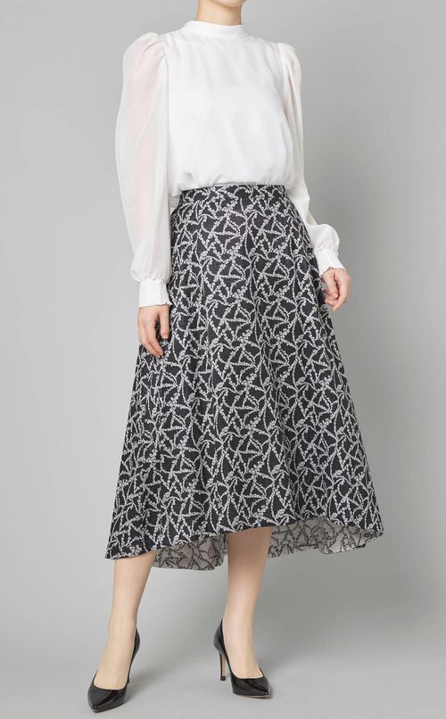 ボウタイシアーブラウス