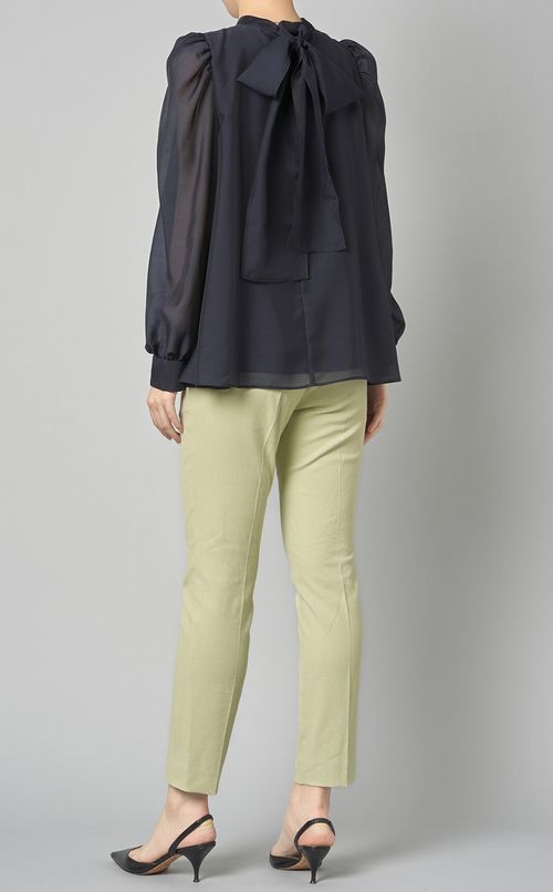 ボウタイシアーブラウス