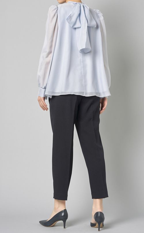 ボウタイシアーブラウス