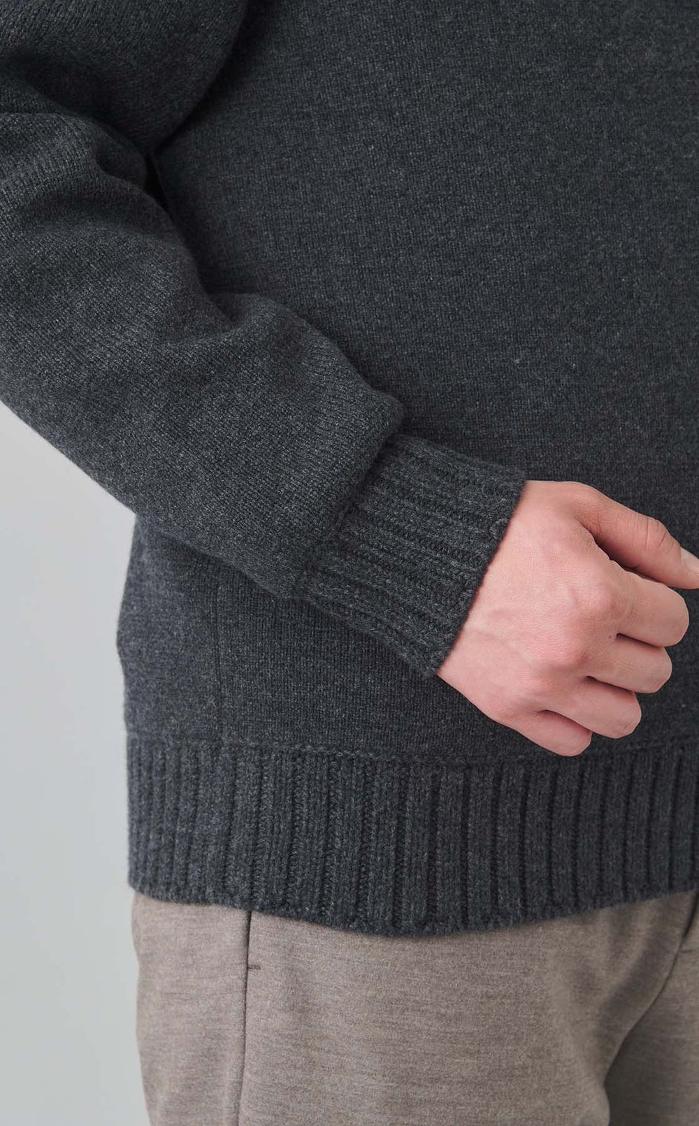 ヘビーウールVネックニット