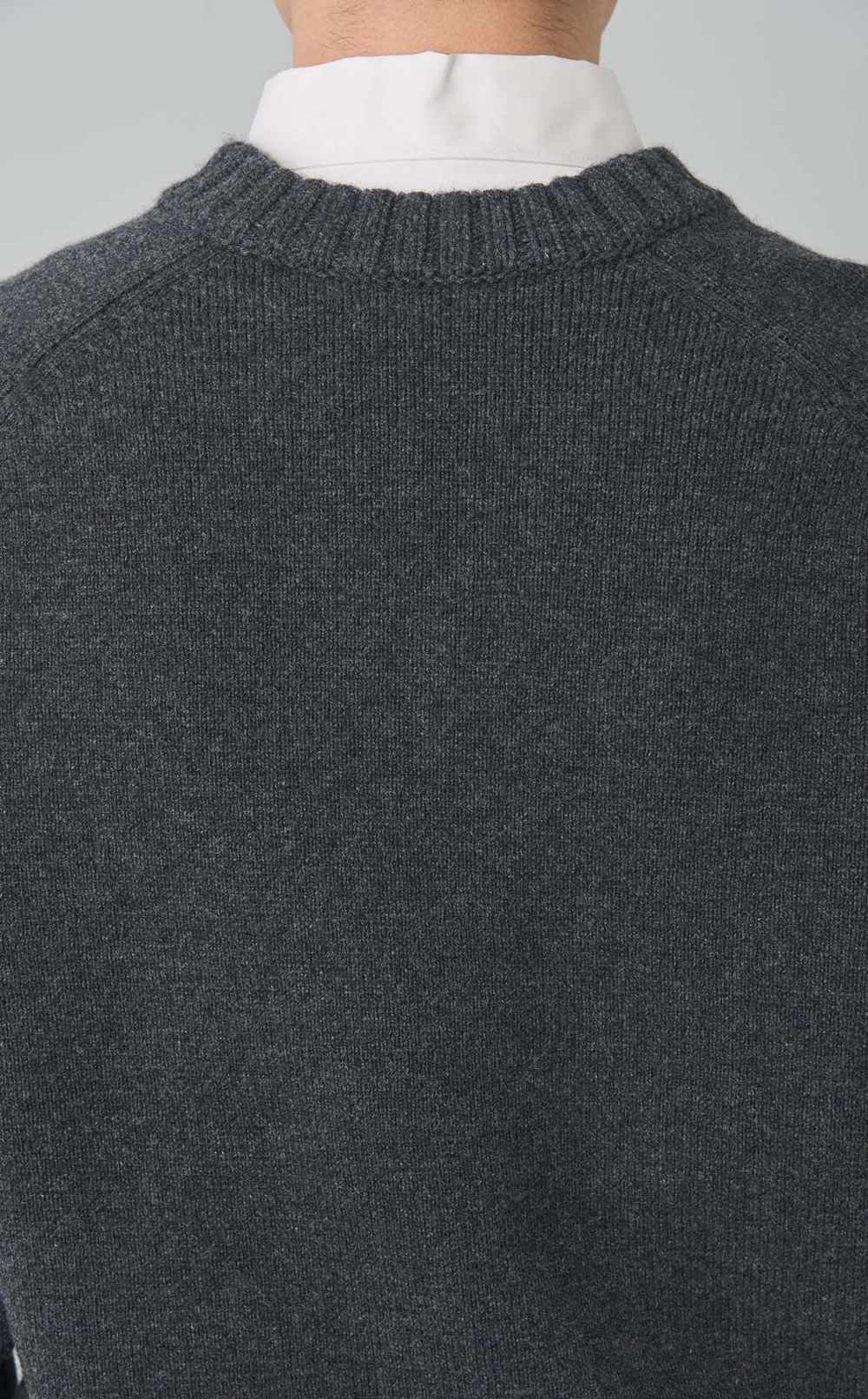 ヘビーウールVネックニット