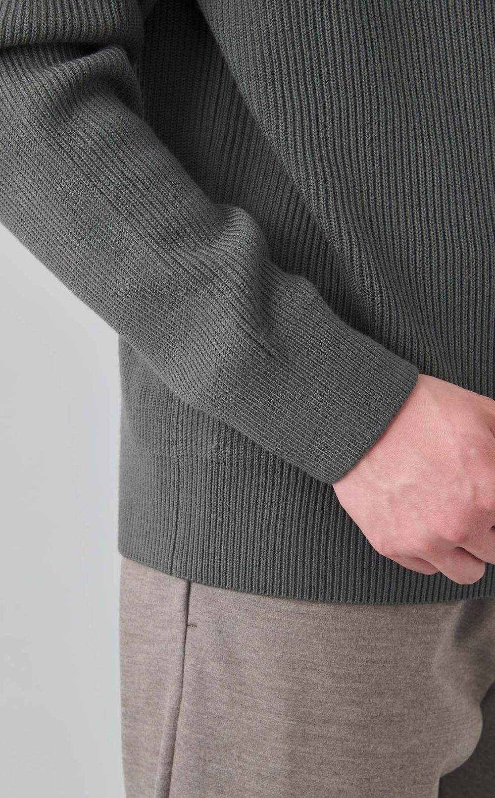 スタンドカラーウールニット