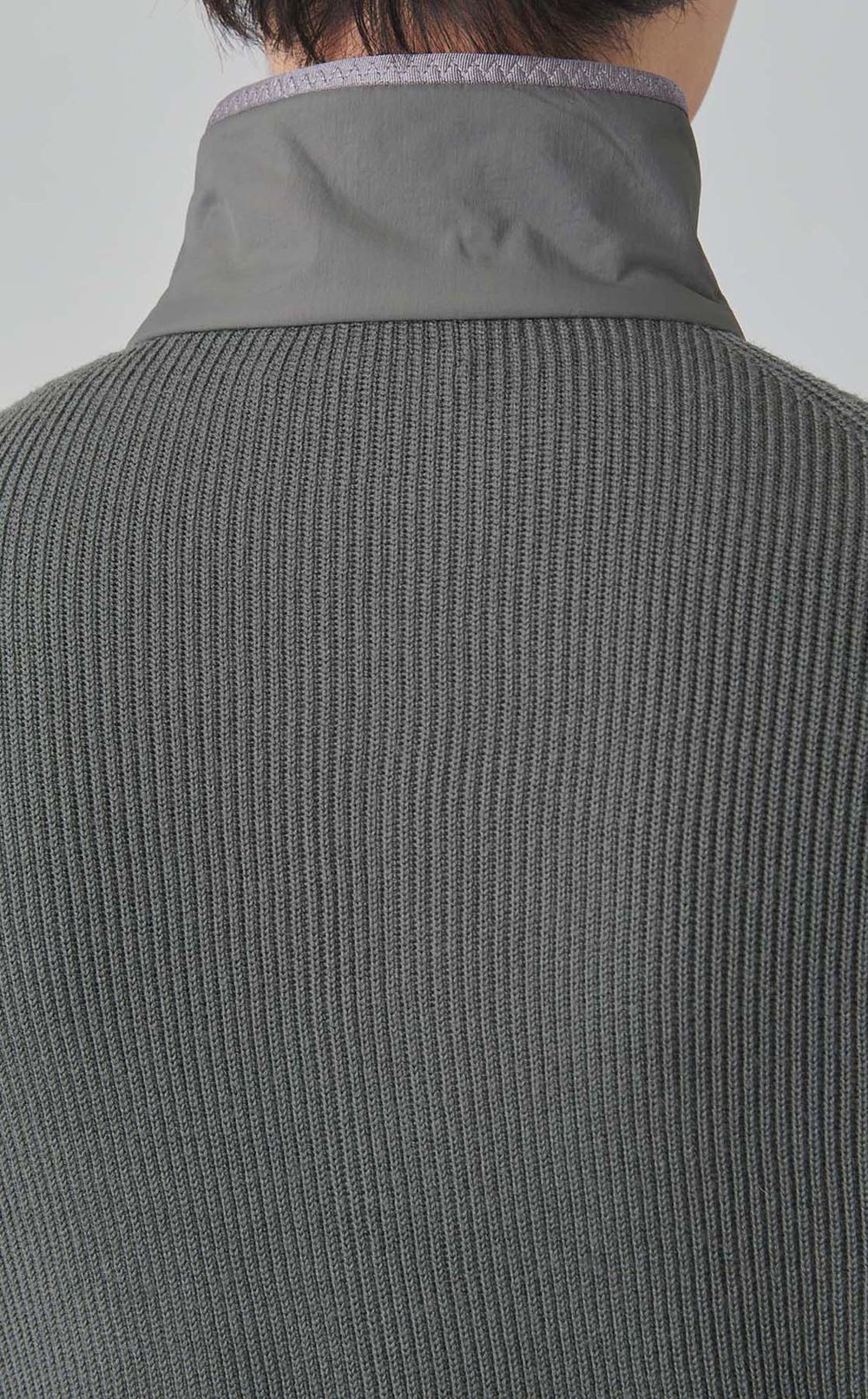 スタンドカラーウールニット