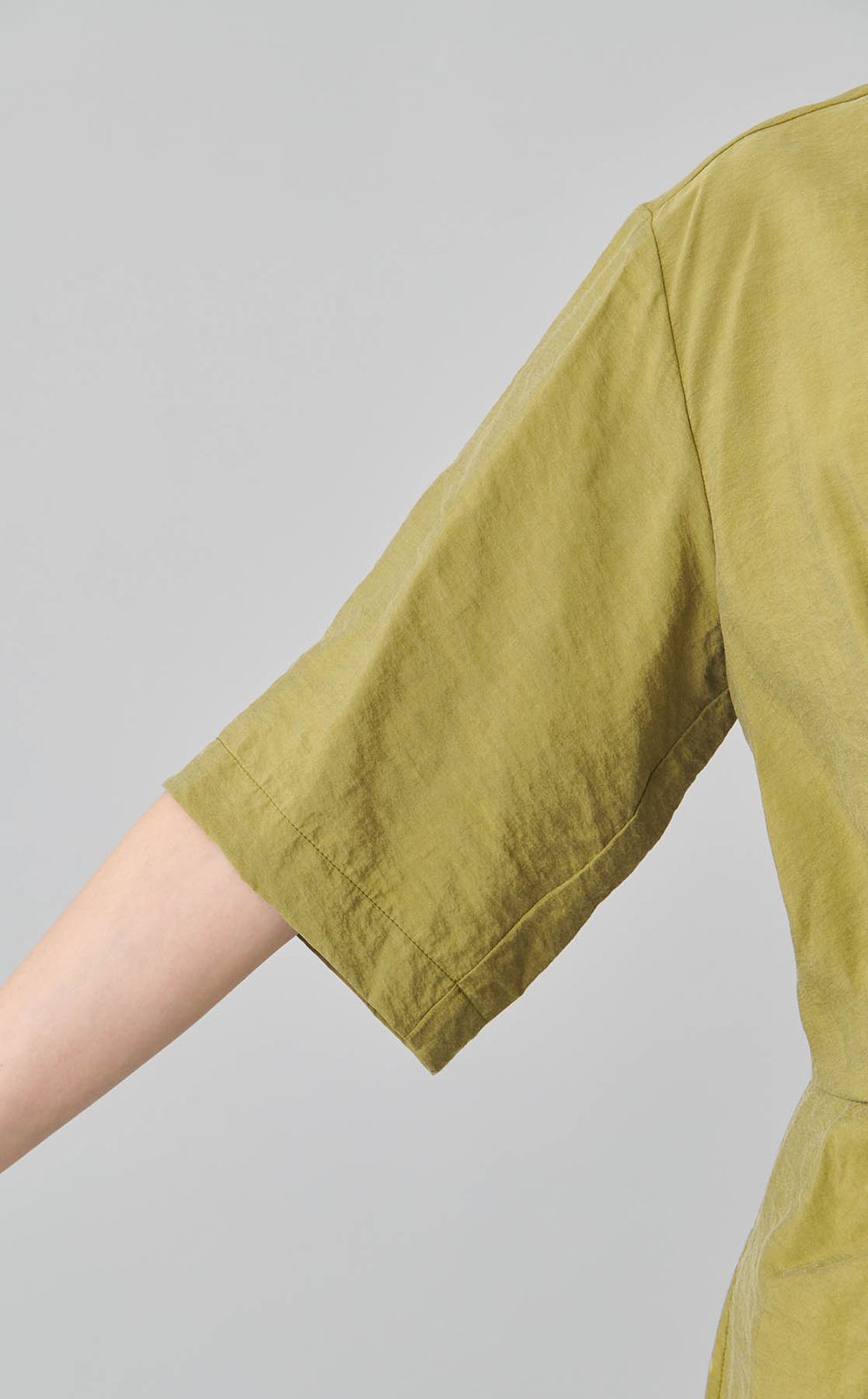 フロントノットハーフスリーブドレス