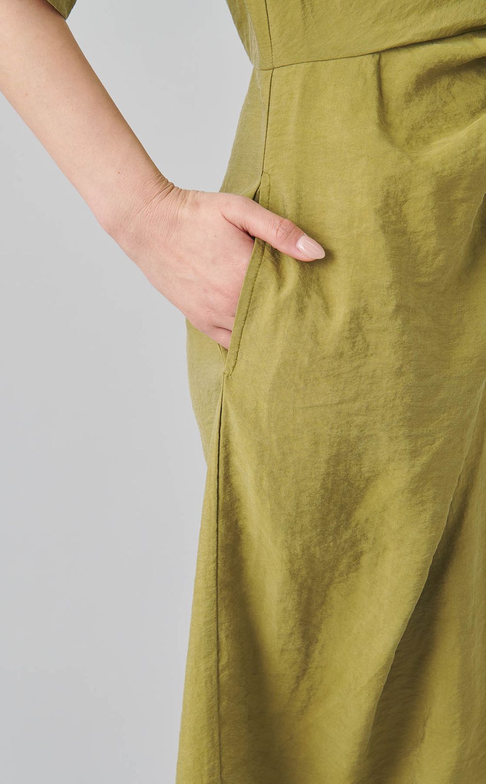 フロントノットハーフスリーブドレス