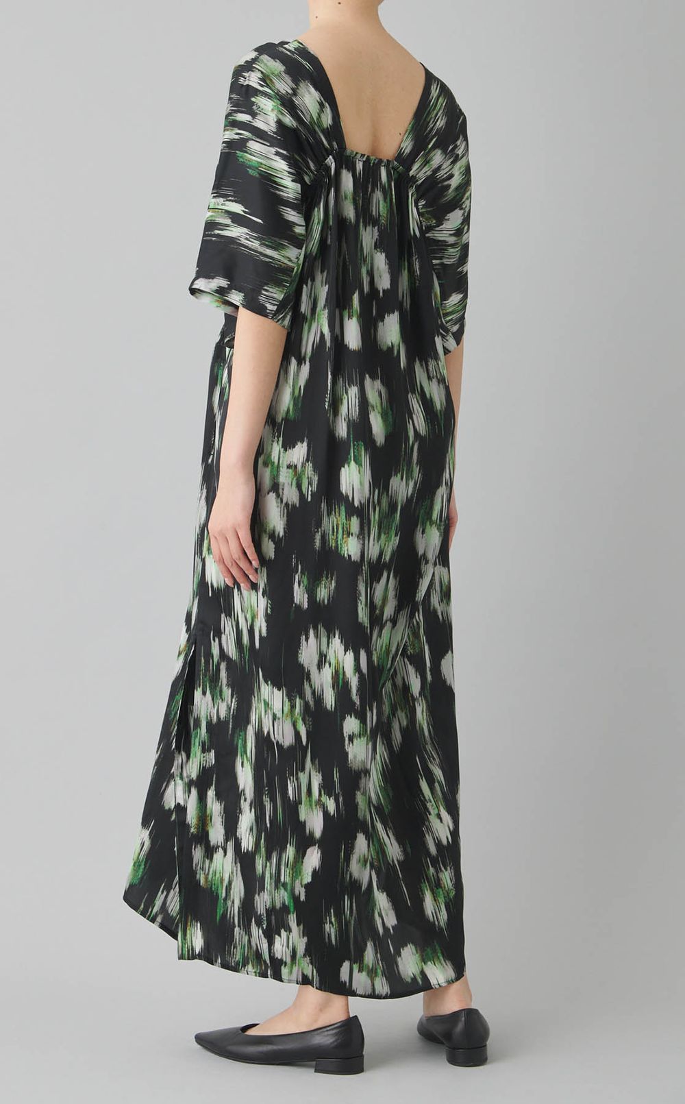 Vネックプリントワンピース