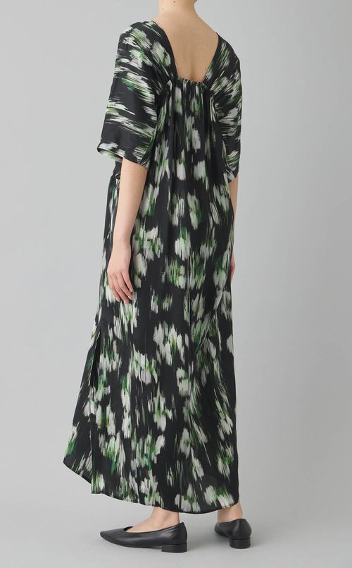 Vネックプリントワンピース