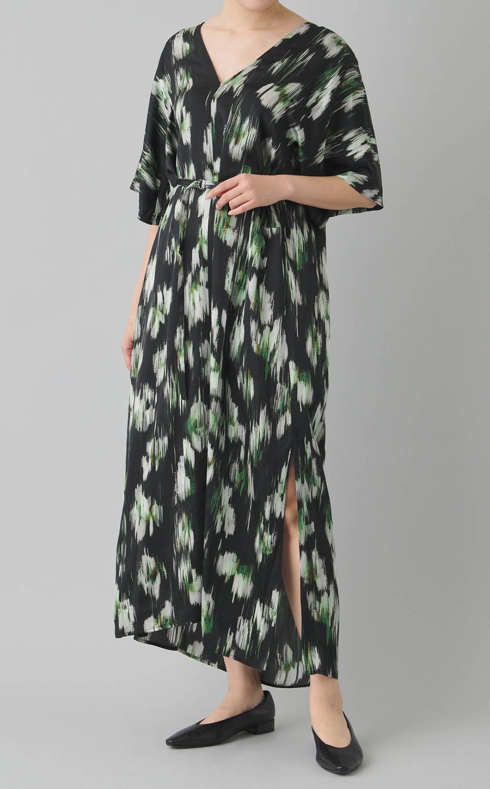 Vネックプリントワンピース