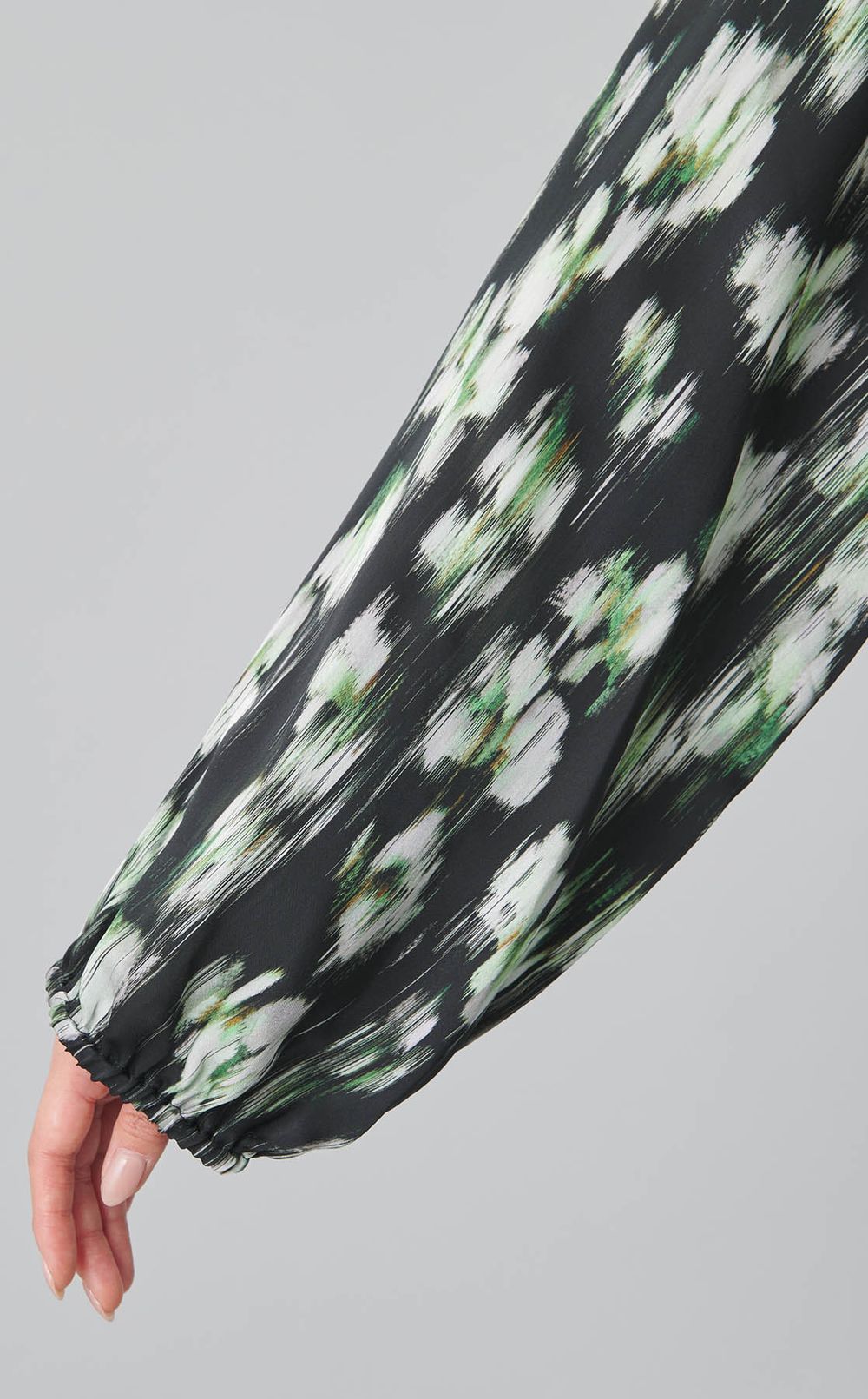 プリントクルーネックブラウス