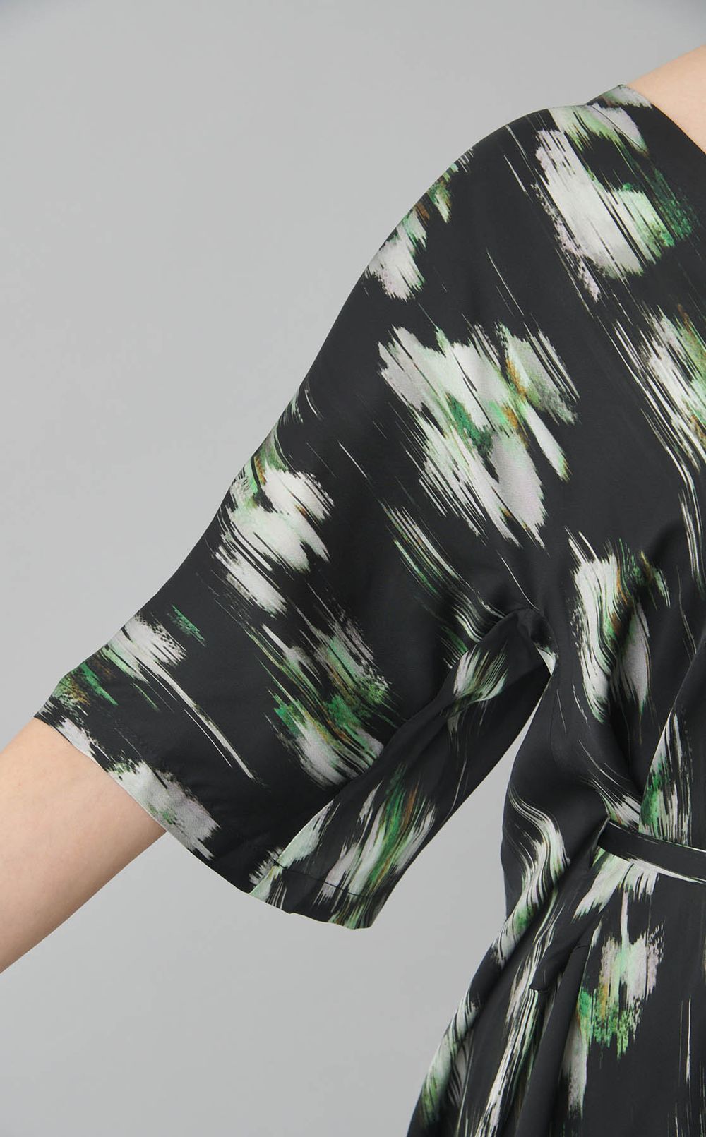 Vネックプリントワンピース