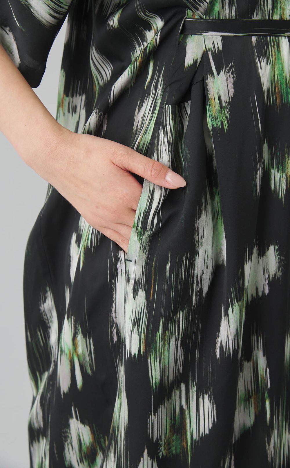 Vネックプリントワンピース