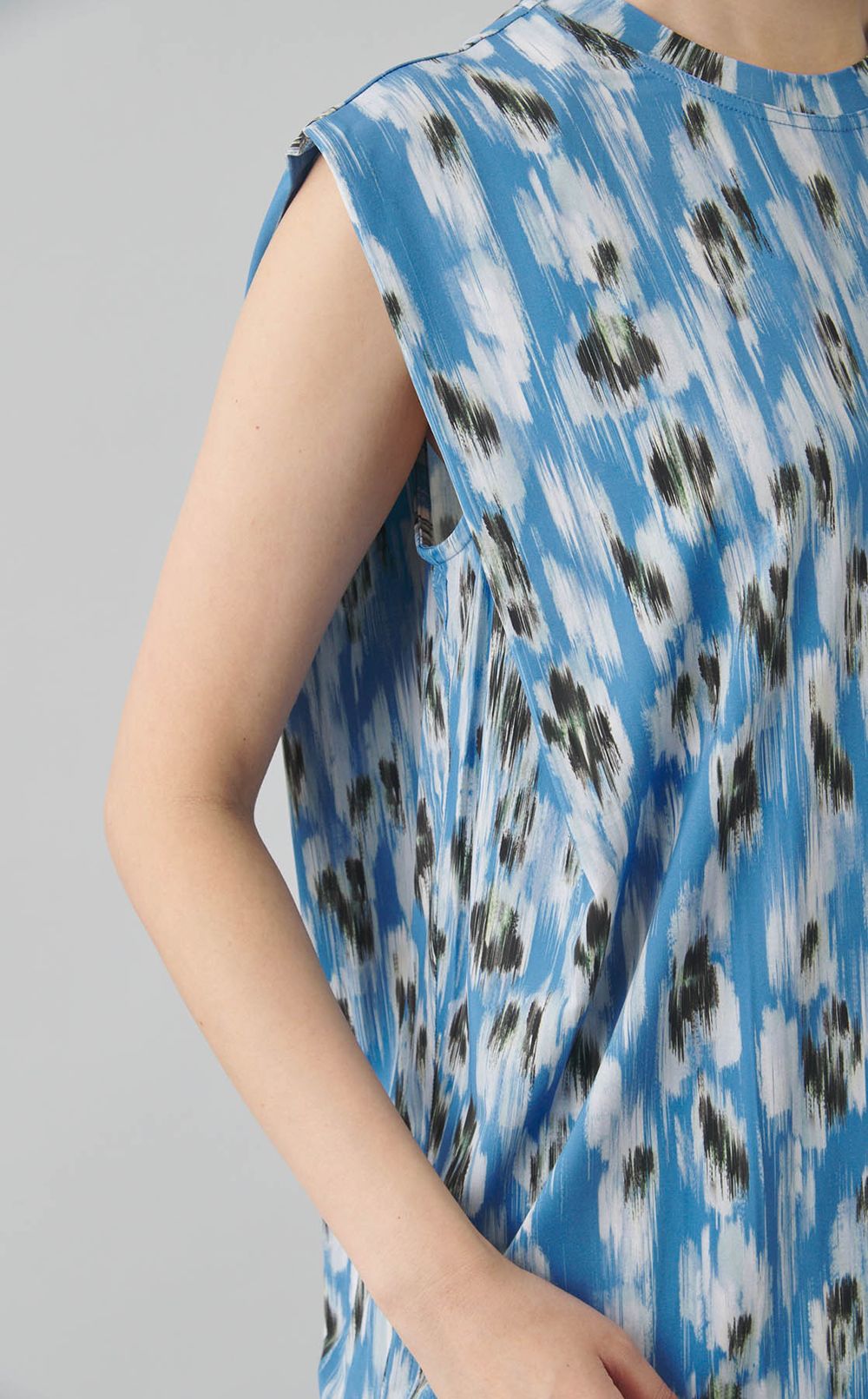 プリントスリーブレスプルオーバー