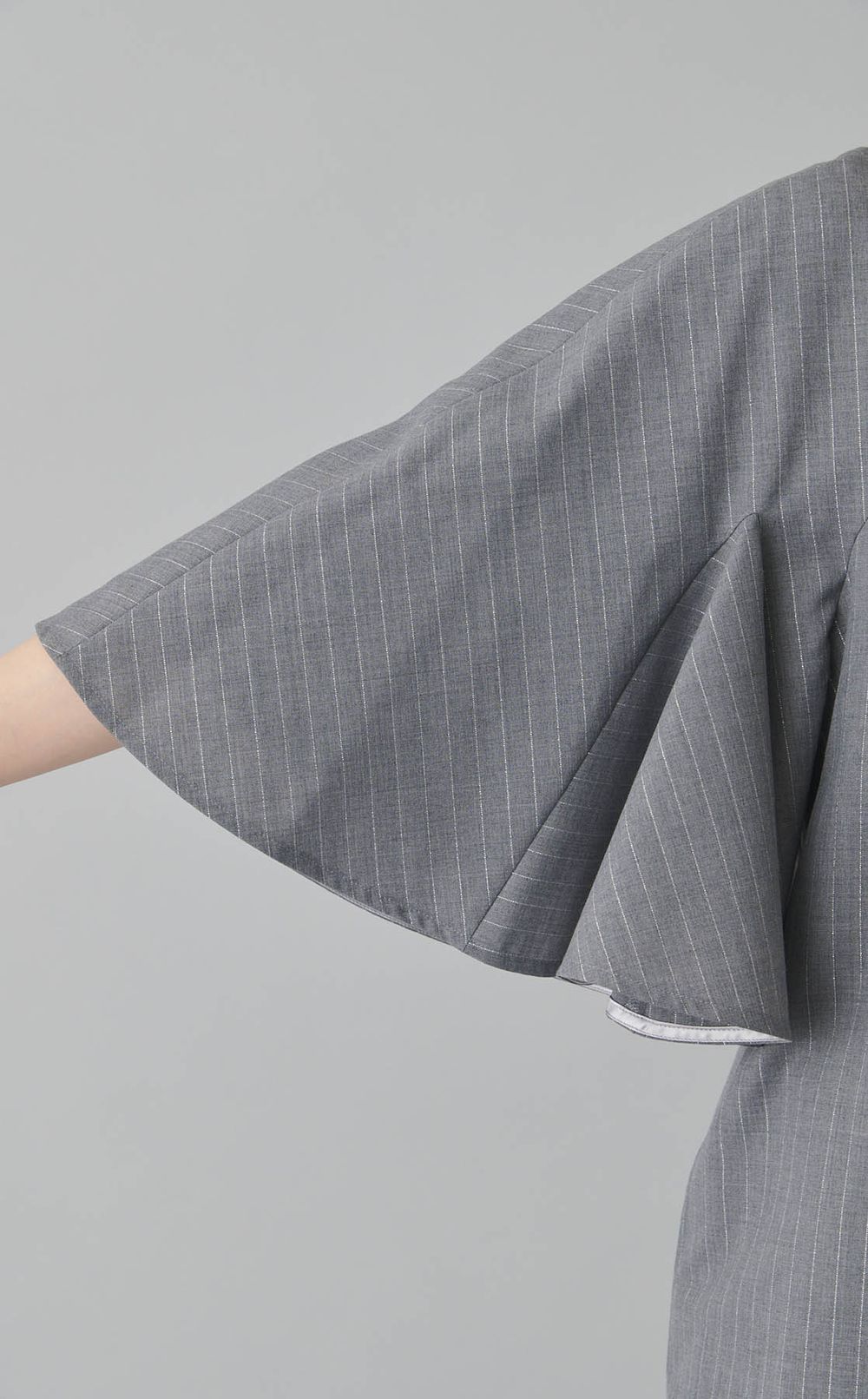 ラメストライプフレアスリーブワンピース