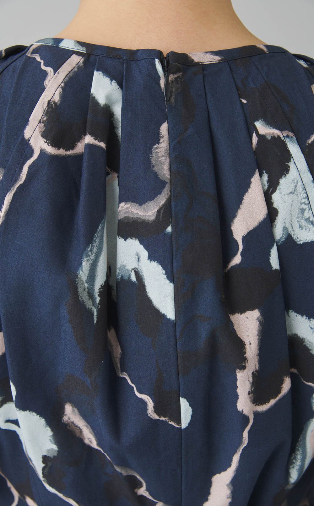 プリントシャーリングスリーブドレス