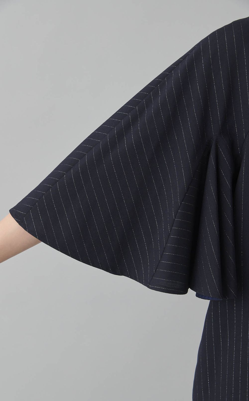 ラメストライプフレアスリーブワンピース