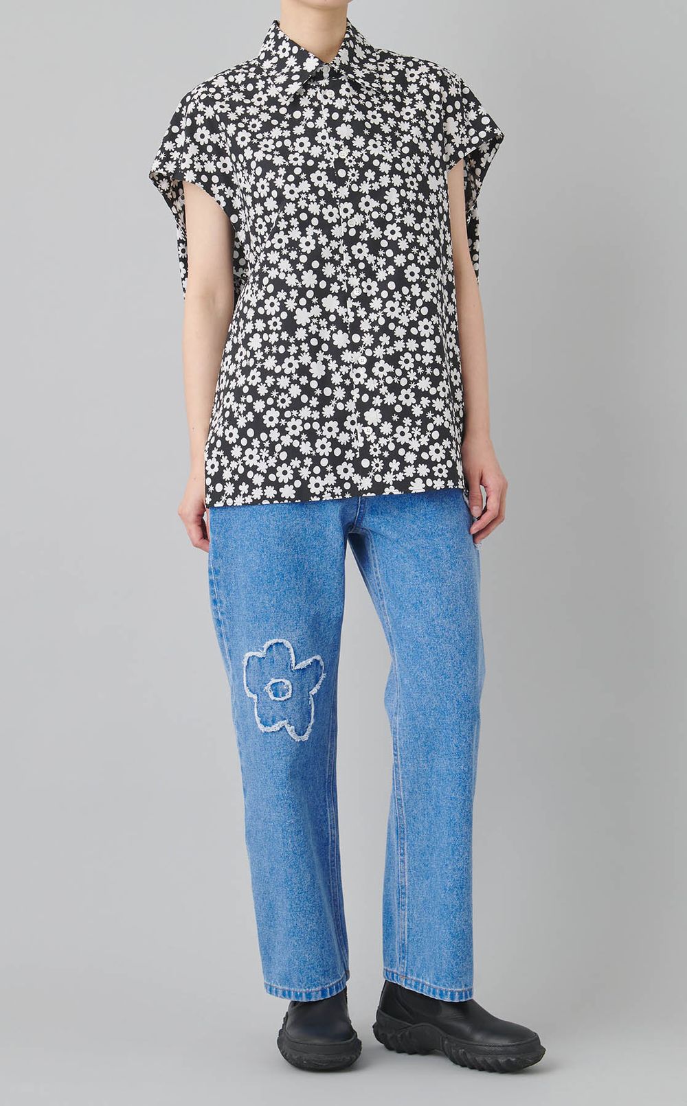 フラワーパッチデニムパンツ