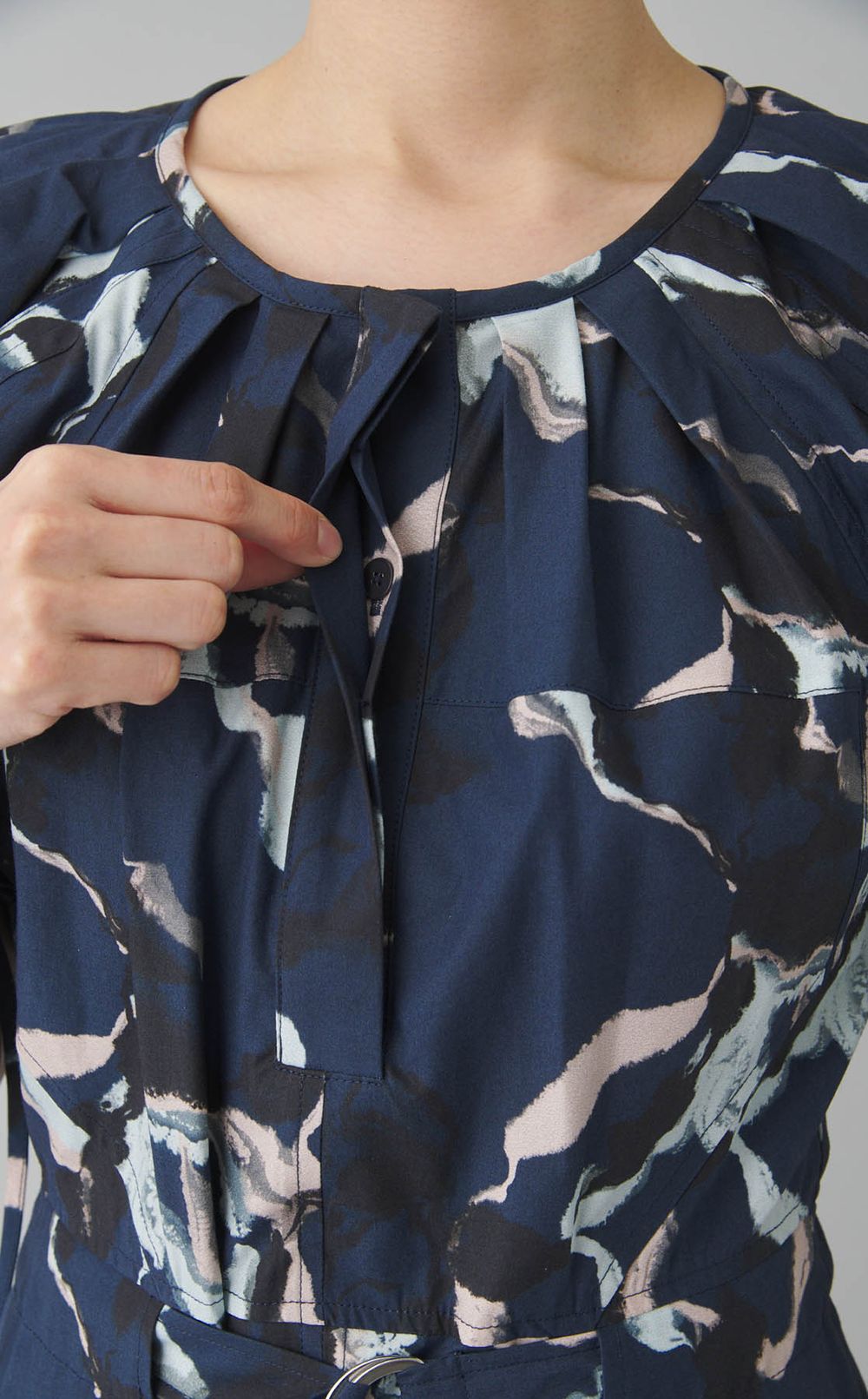 プリントシャーリングスリーブドレス