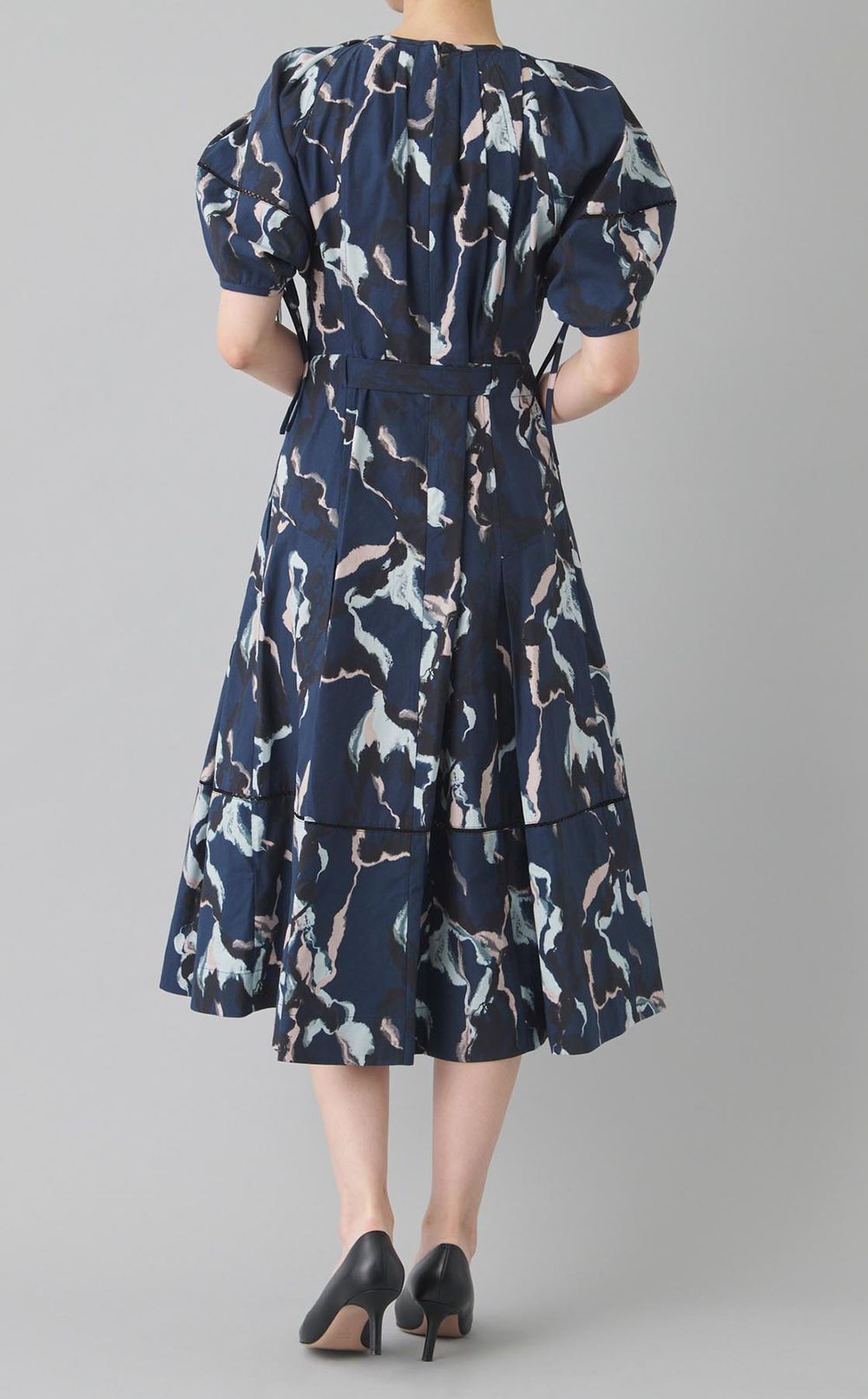 プリントシャーリングスリーブドレス